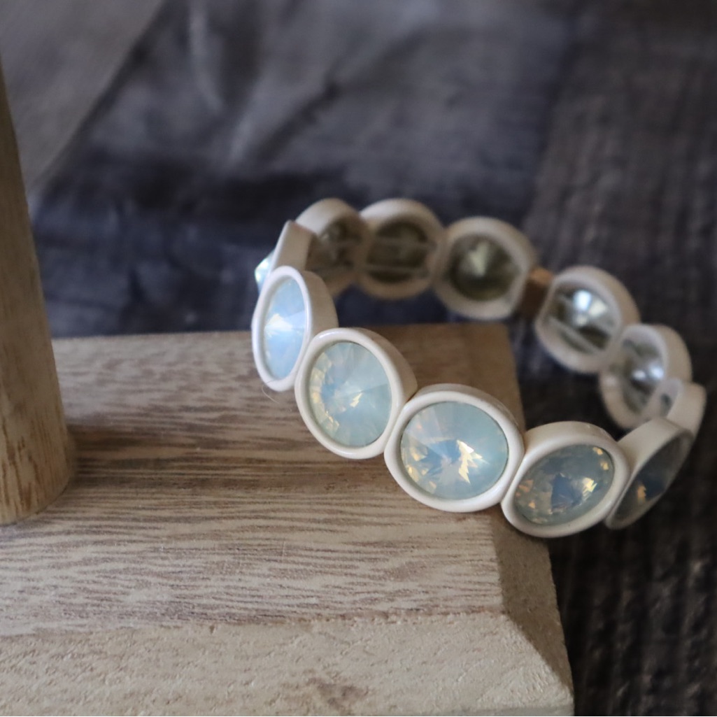 Elegant Cream Gem Stone Bracelet